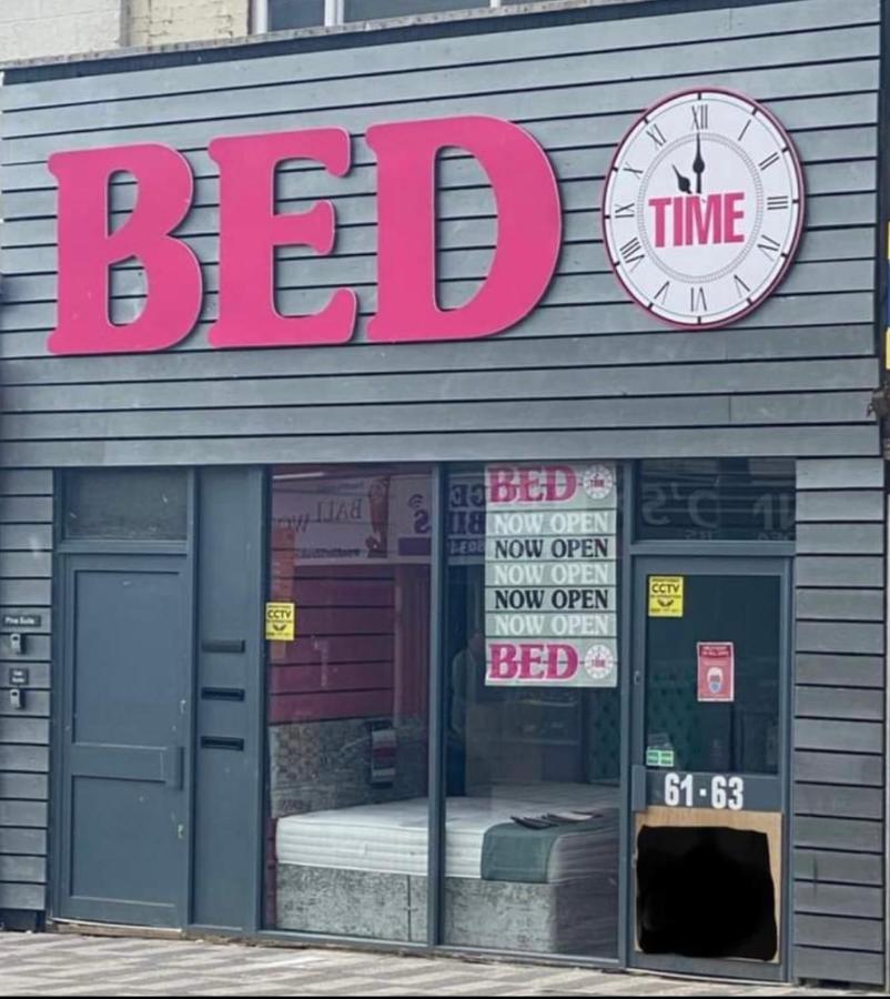 Town Center Large 2 Bedroom Apartment- Sleeps Up To 6 - Dogs Welcome - 2 Minutes From Train Station Blackpool Exterior photo